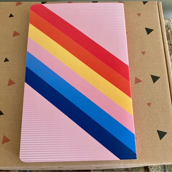 Gift Box with Cup, Makeup Bag, & Notebook - New - Milky Chic - Picture 13 of 15